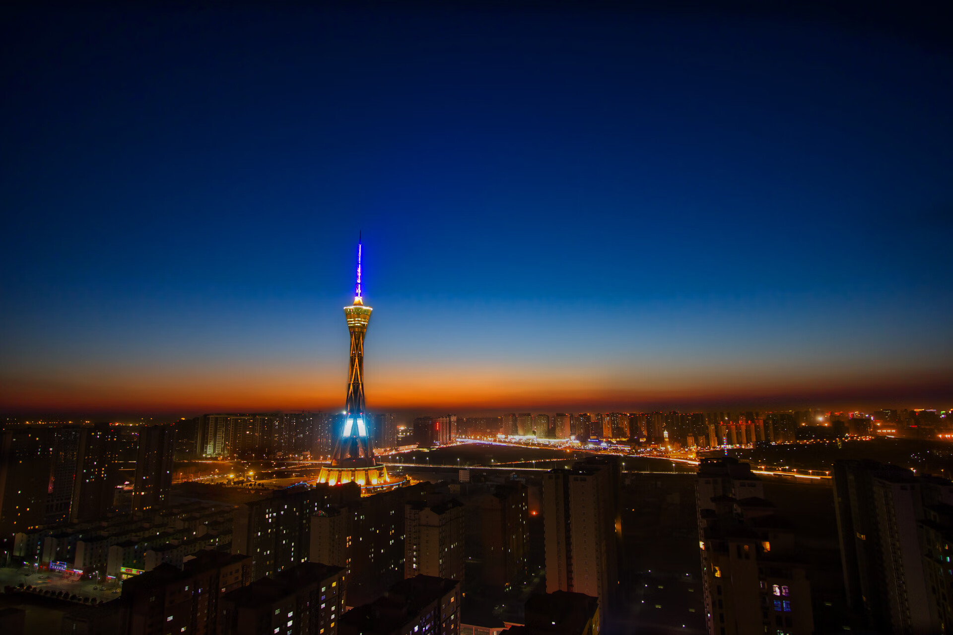 “滑轮赛场新势力崭露头角,成都滑轮中心成焦点”